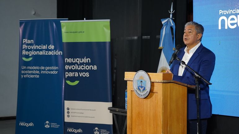 Rolando Figueroa encabezó un acto del programa Emplea Neuquén. Rolando Figueroa encabezó un acto del programa Emplea Neuquén.