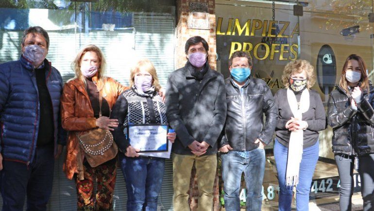 La última tintorería de Neuquén sigue limpiando los trajes de los políticos