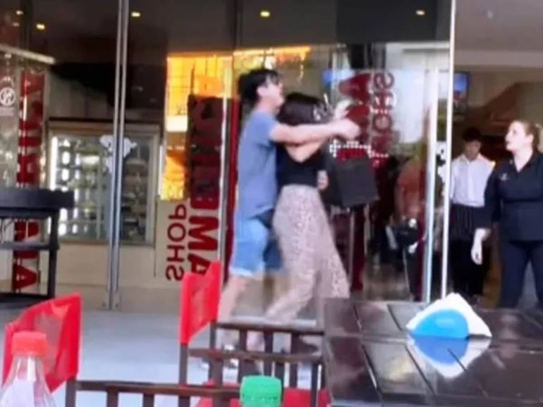 Turista uruguaya atacó a las empleadas de un restaurante porque no le gustó el menú