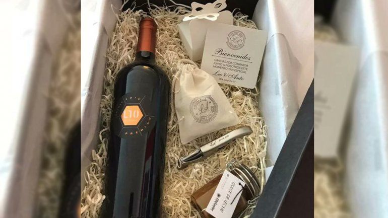 Messi y Antonela regalarán a sus invitados un vino, un destapador y dulce de leche