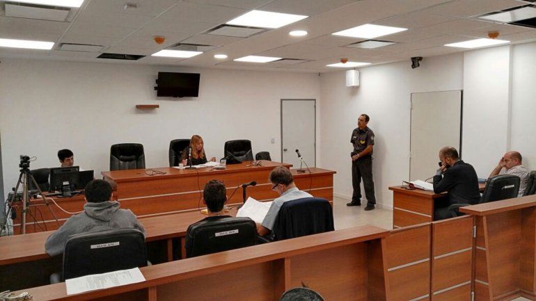 Dos condenados por un violento robo a una pollería