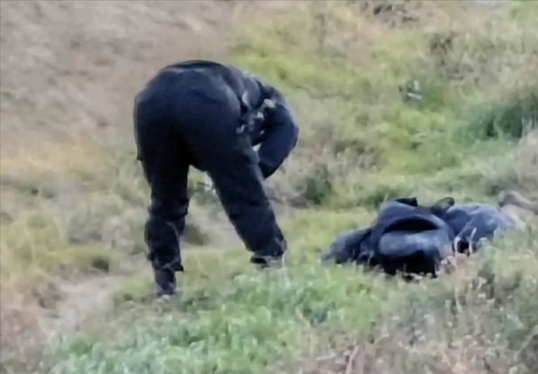 El hombre fallecido en el acceso a Caleta Olivia, en Santa Cruz, llevaba puesta una campera azul.