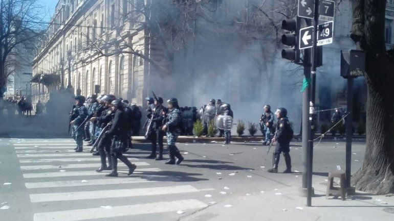 Graves incidentes en La Plata tras una protesta del Astillero Río Santiago