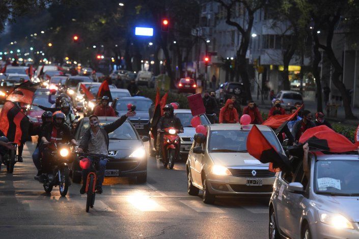 Los hinchas de Newells hicieron una caravana por Messi