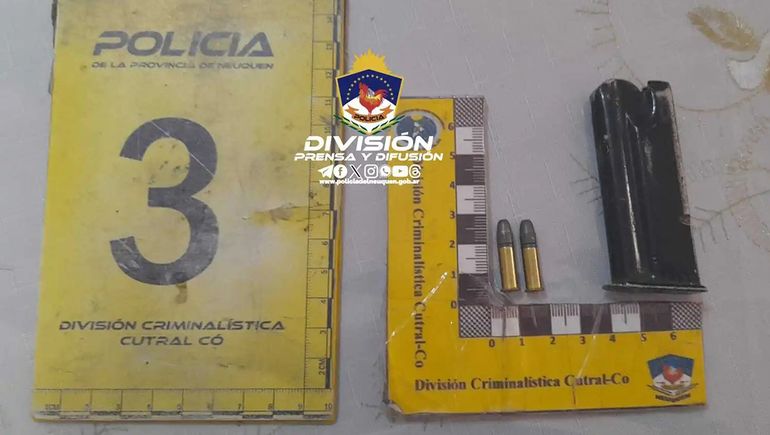 Fue a la casa de la ex, la golpeó y amenazó con armas de fuego