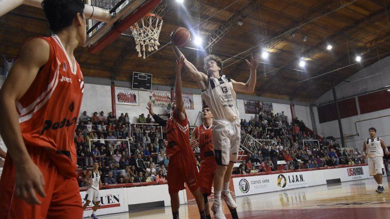 Cipolletti le ganó al Rojo en La Caldera y quedó a un juego de clasificarse