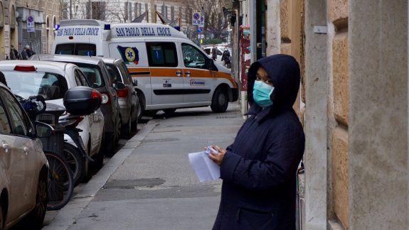 En Italia ya hay más de 6800 muertos por el coronavirus.