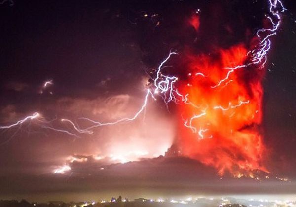 ¿Por qué el volcán Calbuco despertó entre mil rayos?