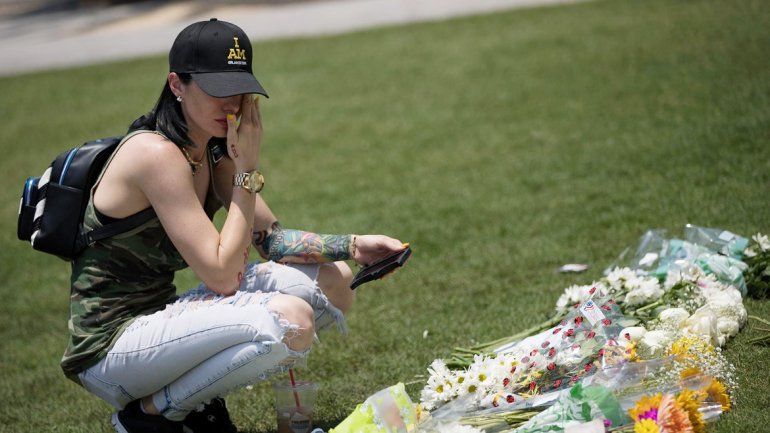 Obama no ve elementos para hablar de un ataque. La masacre dejó de luto a los Estados Unidos.