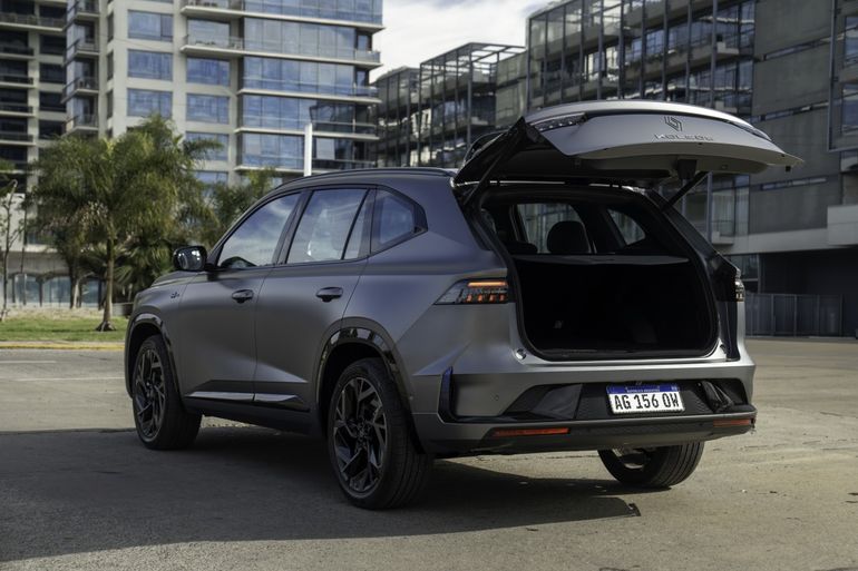 Cómodo y funcional: el nuevo Koleos cuenta con un baúl amplio que puede extenderse hasta casi 2 mil litros con asientos rebatidos. Foto: Renault Cómodo y funcional: el nuevo Koleos cuenta con un baúl amplio que puede extenderse hasta casi 2 mil litros con asientos rebatidos. Foto: Renault