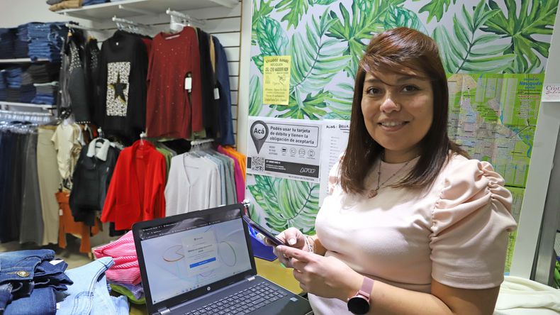 Buscaba una vendedora para su local de ropa en Neuquén y le llegaron más de 800 currículum en una semana