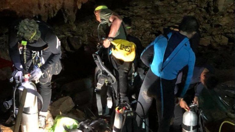 Muere un buzo en el rescate a los 12 nenes en la cueva de Tailandia