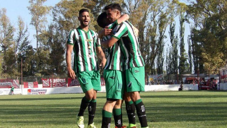 Villa Mitre-San Martín de San Juan, en Cutral Co, por el pase a octavos