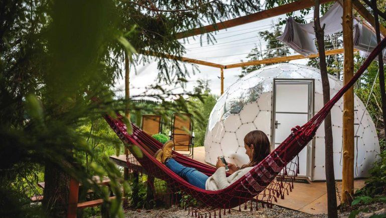 En Villa La Angostura quieren regular la actividad de los glampings