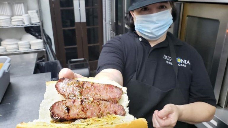 Choripanes en Houston para ayudar a Chos Malal