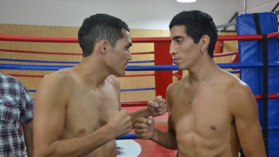 Cara a cara. Mauro Godoy y Leonardo Amitrano clavaron 63,500 kilos exactos en la balanza. Promesa de buen boxeo esta noche en el primer festival pugilístico del año en la capital.&nbsp; 