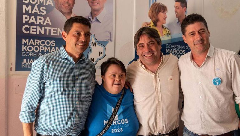 El excandidato a intendente por el MPN en Centenario, Juan Pablo Burd, durante la campaña con Marcos Koopmann. Fue uno de los que firmó el apoyo a Rolando Figueroa. El MPN salió cuarto en las elecciones en Centenario. El excandidato a intendente por el MPN en Centenario, Juan Pablo Burd, durante la campaña con Marcos Koopmann. Fue uno de los que firmó el apoyo a Rolando Figueroa. El MPN salió cuarto en las elecciones en Centenario.