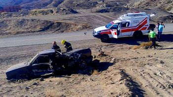 Ruta 40: dos camionetas protagonizaron un violento choque a la altura de Chos Malal Ruta 40: dos camionetas protagonizaron un violento choque a la altura de Chos Malal