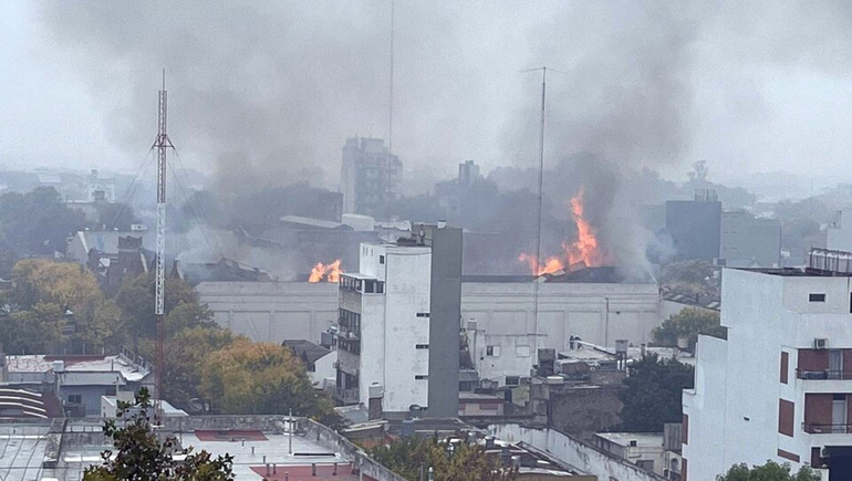Video: otro incendio en el depósito de Iron Mountain en Barracas