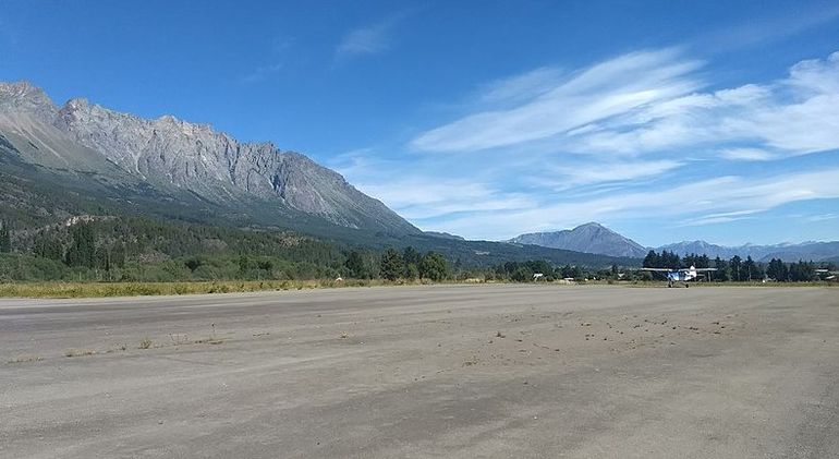 El Aeropuerto de El Bolsón es clave en prevención y control de incendios y para situaciones de urgencia sanitaria. El Aeropuerto de El Bolsón es clave en prevención y control de incendios y para situaciones de urgencia sanitaria.