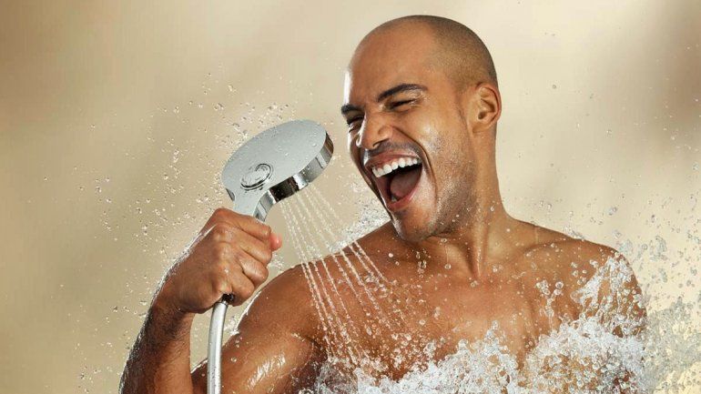 Las mamparas son más costosas, pero no requieren cambios y son más duraderas. Las mamparas son más costosas, pero no requieren cambios y son más duraderas.