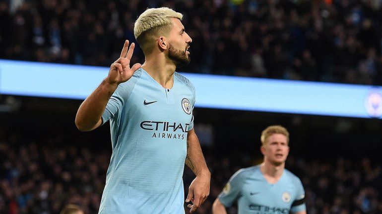 El Kun se llevó la pelota en una goleada histórica del City sobre el Chelsea