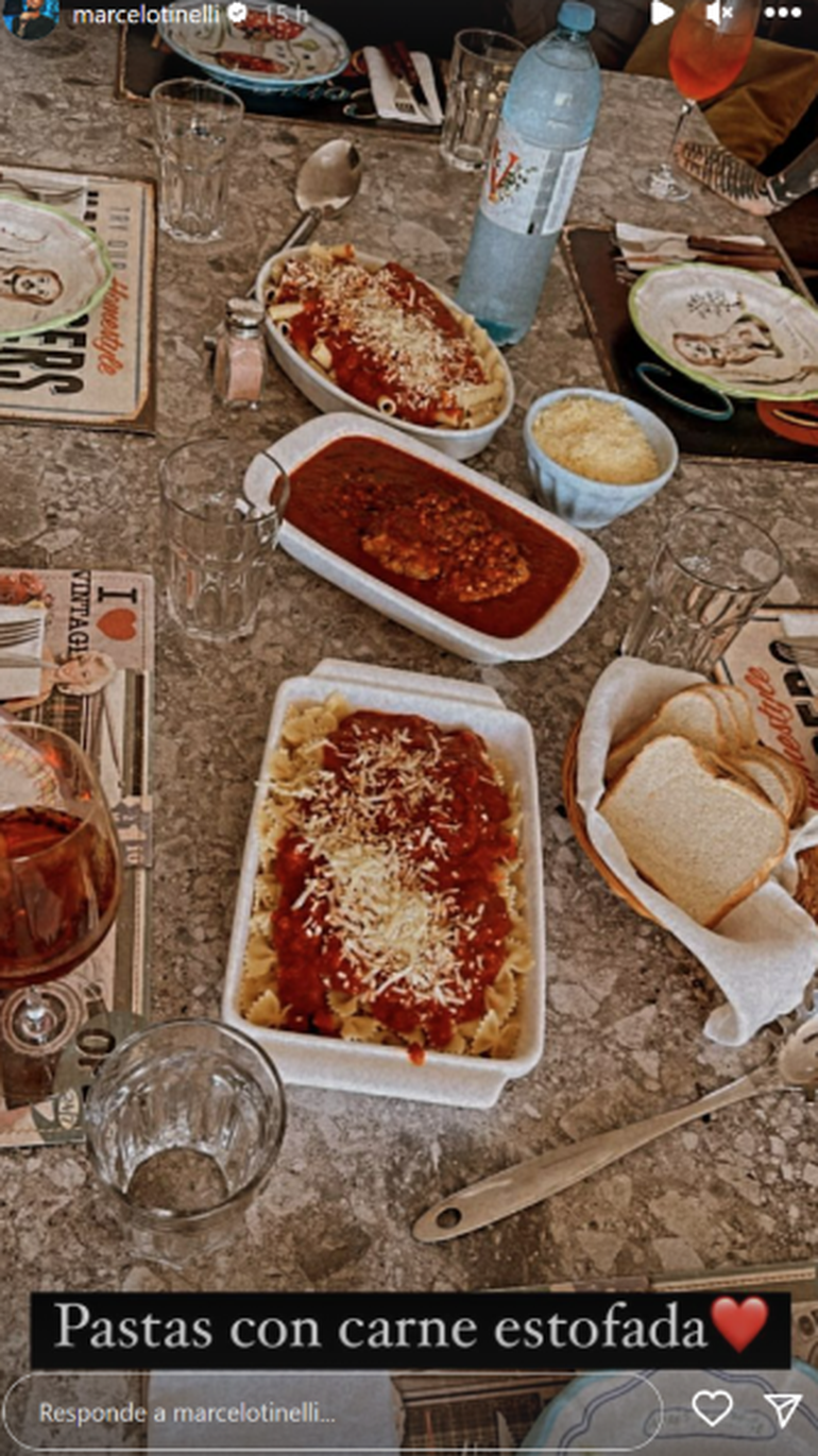 La tentadora mesa de domingo de la familia Tinelli. La tentadora mesa de domingo de la familia Tinelli.