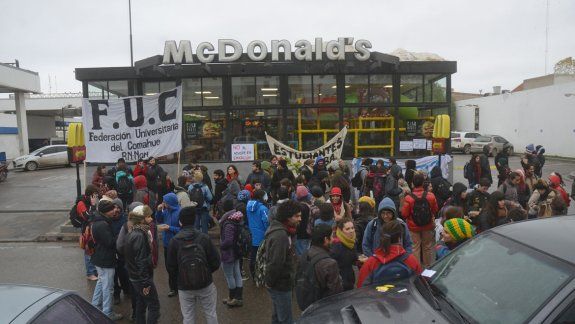 Los estudiantes rechazaron la precarización laboral.&nbsp;