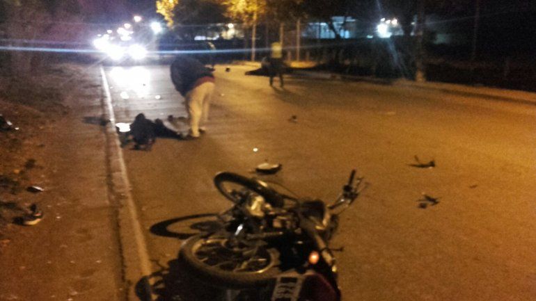 Choque frontal de motos: dos heridos graves tras el accidente