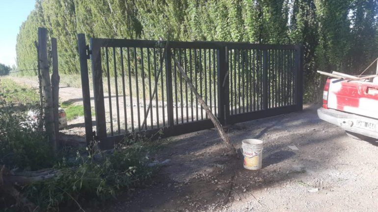 El colmo: se llevaron el portón completo de una chacra