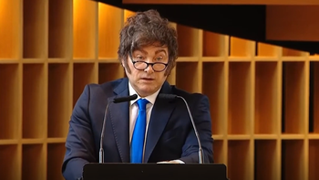 Javier Milei concluye el 2025 con superavit fiscal, pero sin dólares de reserva.