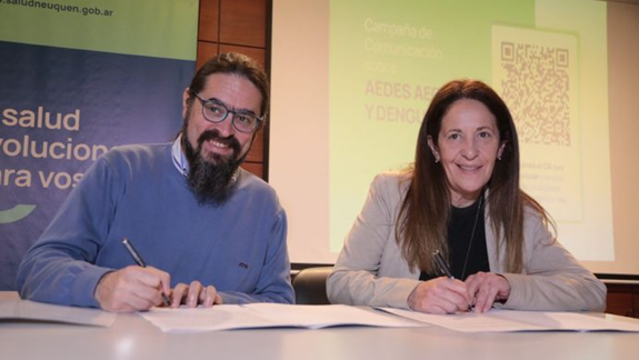 El ministro Regueiro y la titular de Relaciones Institucionales del municipio,&nbsp;Luciana De Giovanetti