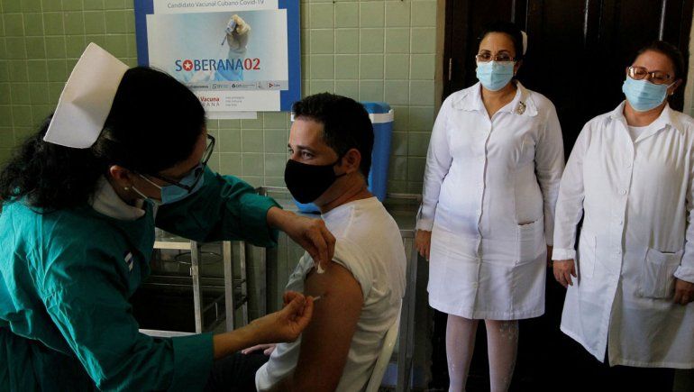 Cuba ya aplica su propia vacuna de tres dosis