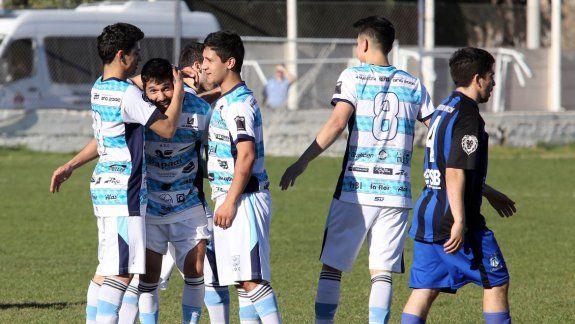 En el duelo entre los dos más poderosos del campeonato, la ADC se impuso 4 a 2 y terminó en lo más alto.