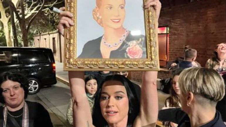 Katy Perry en Argentina: quién le regaló el cuadro de Evita que se hizo viral