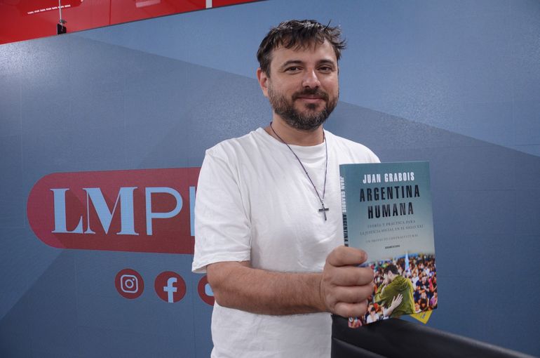 Argentina Humana es el libro de Juan Grabois, un manual de combate contra el fascismo. Argentina Humana es el libro de Juan Grabois, un manual de combate contra el fascismo.