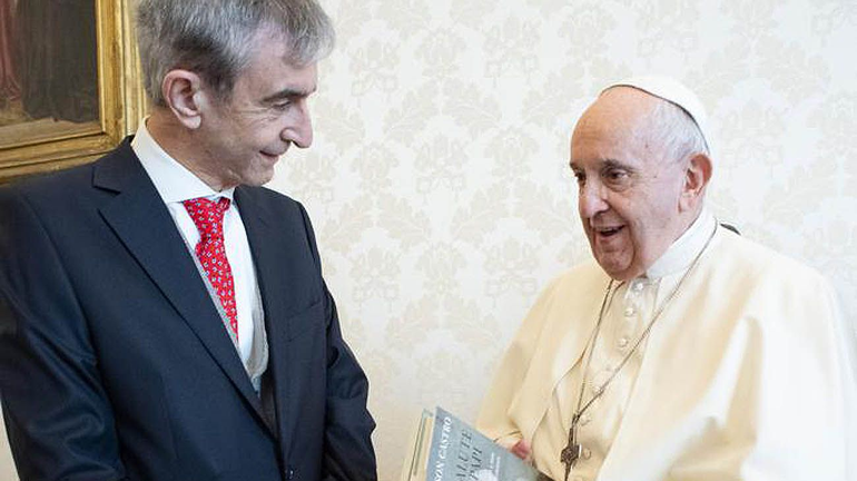 Nelson Castro visitó en varias ocasiones al papa en el Vaticano. Nelson Castro visitó en varias ocasiones al papa en el Vaticano.