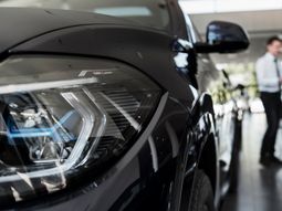 Concesionario de autos. Concesionario de autos.