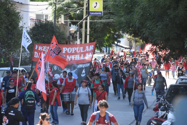 Las protestas en las calles de la ciudad piden por el aumento del monto de planes sociales y fondos para merenderos.