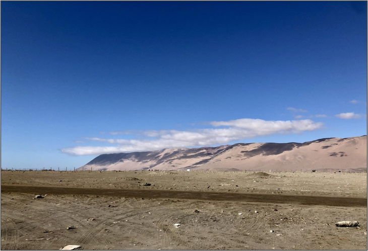 A través de los tiempos, diversas culturas ancestrales alrededor del mundo han aprovechado la niebla como una invaluable fuente de agua fresca. Foto: Centro UC Desierto Atacama