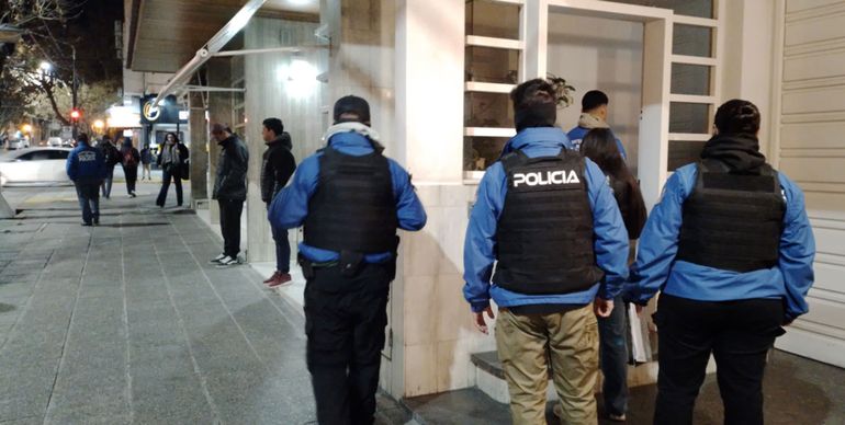Allanamientos en pleno centro de Neuquén al dueño del polémico edificio del bajo
