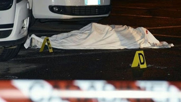 Un chico de 17 años murió durante un tiroteo con policías