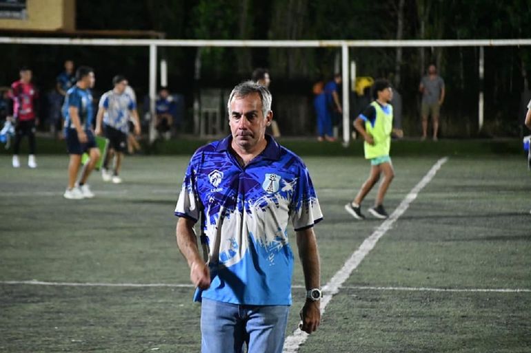 Marcos González es el DT del equipo del Norte neuquino que busca el ascenso al Federal A. Foto: gentileza RDLS 