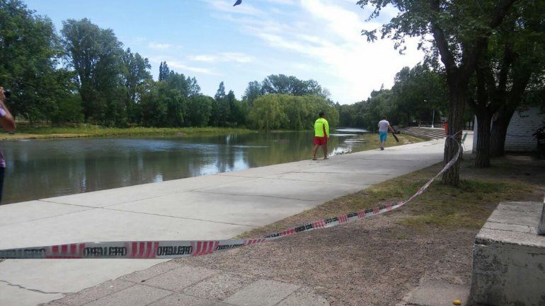 El balneario Albino Cotro permanece cerrado por la contaminación del agua.
