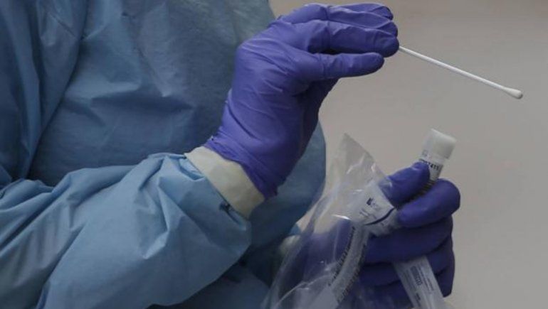 COVID-19: la explicación de los chinos sobre los test anales