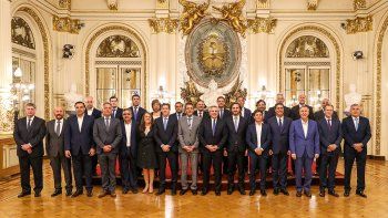 cumbre clave en olivos para definir la cuarentena total cumbre clave en olivos para definir la cuarentena total