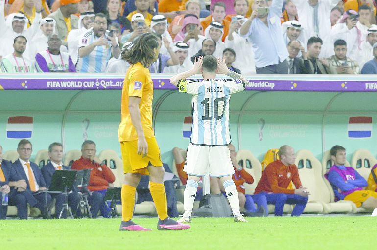 Messi, siempre Messi... Con su gol alcanzó a Batistuta y se lo dedicó a Van Gaal con un festejo de Riquelme. Messi, siempre Messi... Con su gol alcanzó a Batistuta y se lo dedicó a Van Gaal con un festejo de Riquelme.