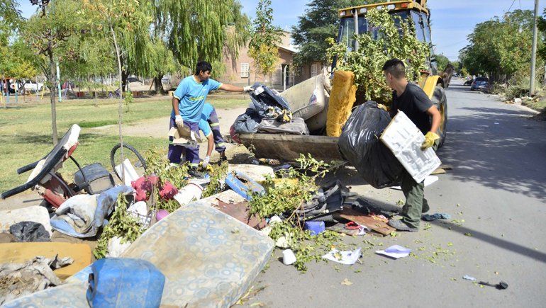 En Gran Neuquén Sur, los vecinos sacan la basura a la puerta