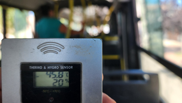¡Que calorón! Arriba de un Autobuses registraron 45°C