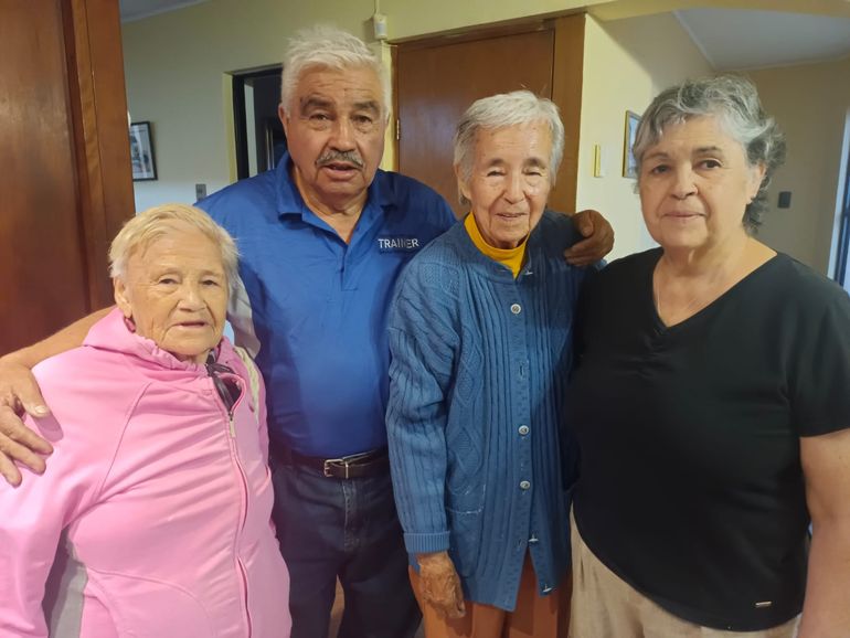 Siria junto a Tracy, su cuñada Flor y Judith, su sobrina, durante su visita a Valparaiso (Chile) donde pasó un mes junto a sus familiares
